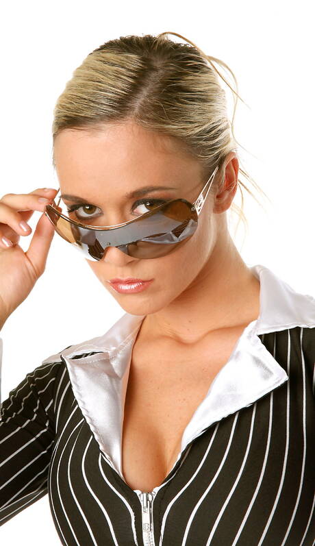 iStripper invite you to explore xxx pics with Jana H in toying twat porn scene